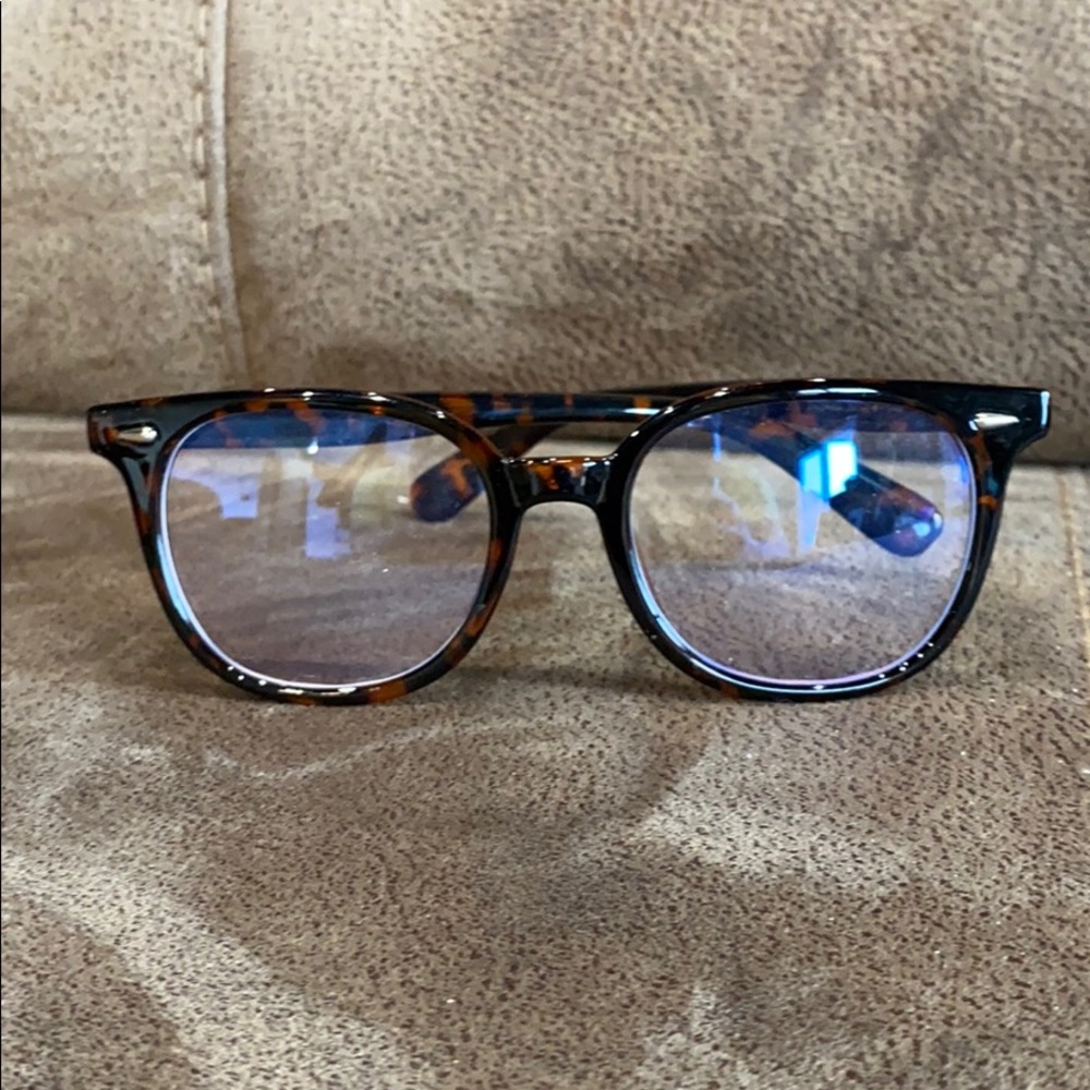 Blue light blocking glasses